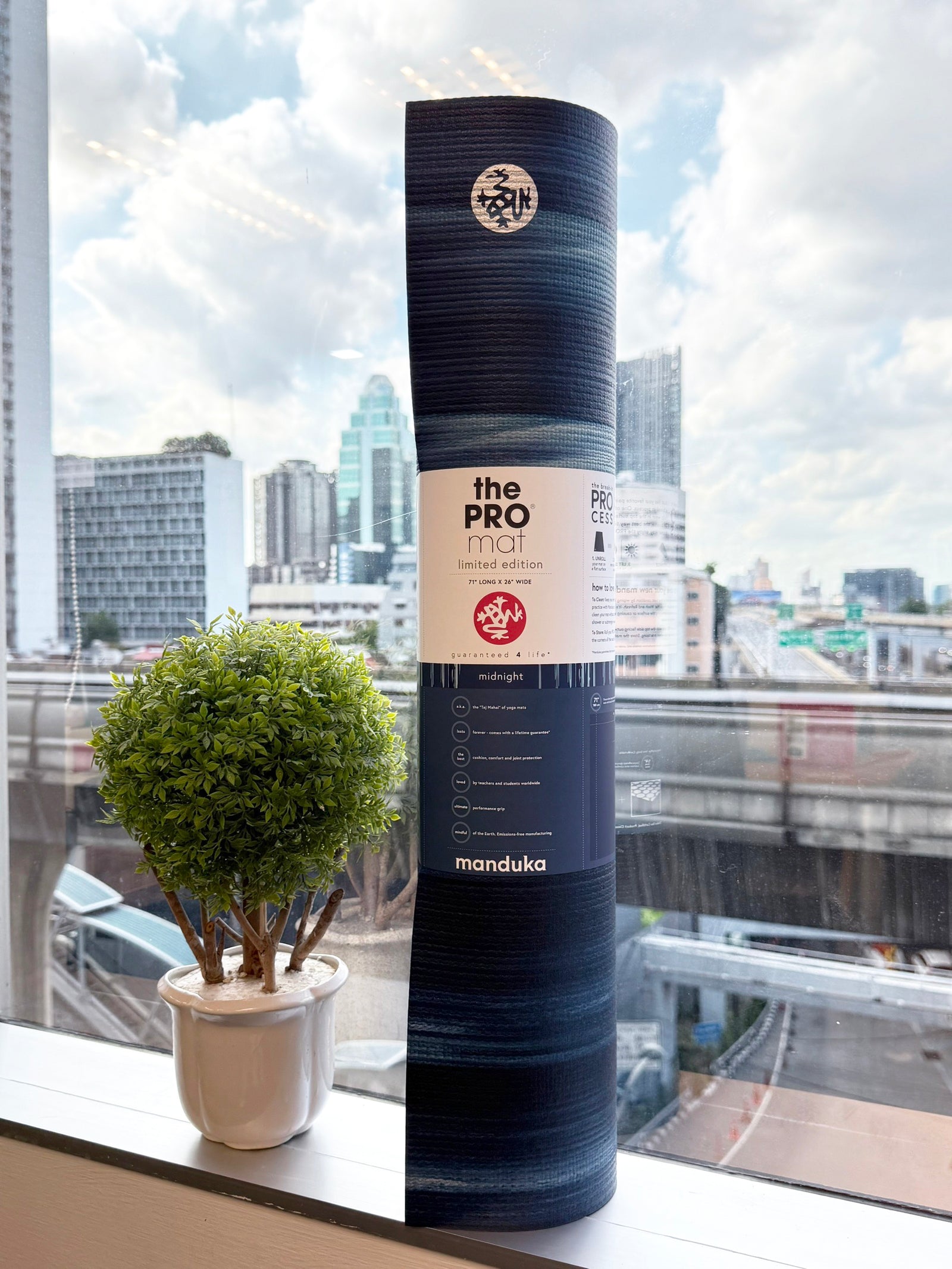 manduka PROマット 71インチ x 26インチ Manduka PRO™ Yoga Mat 6mm (Limited - LE) - Midnight LE (71