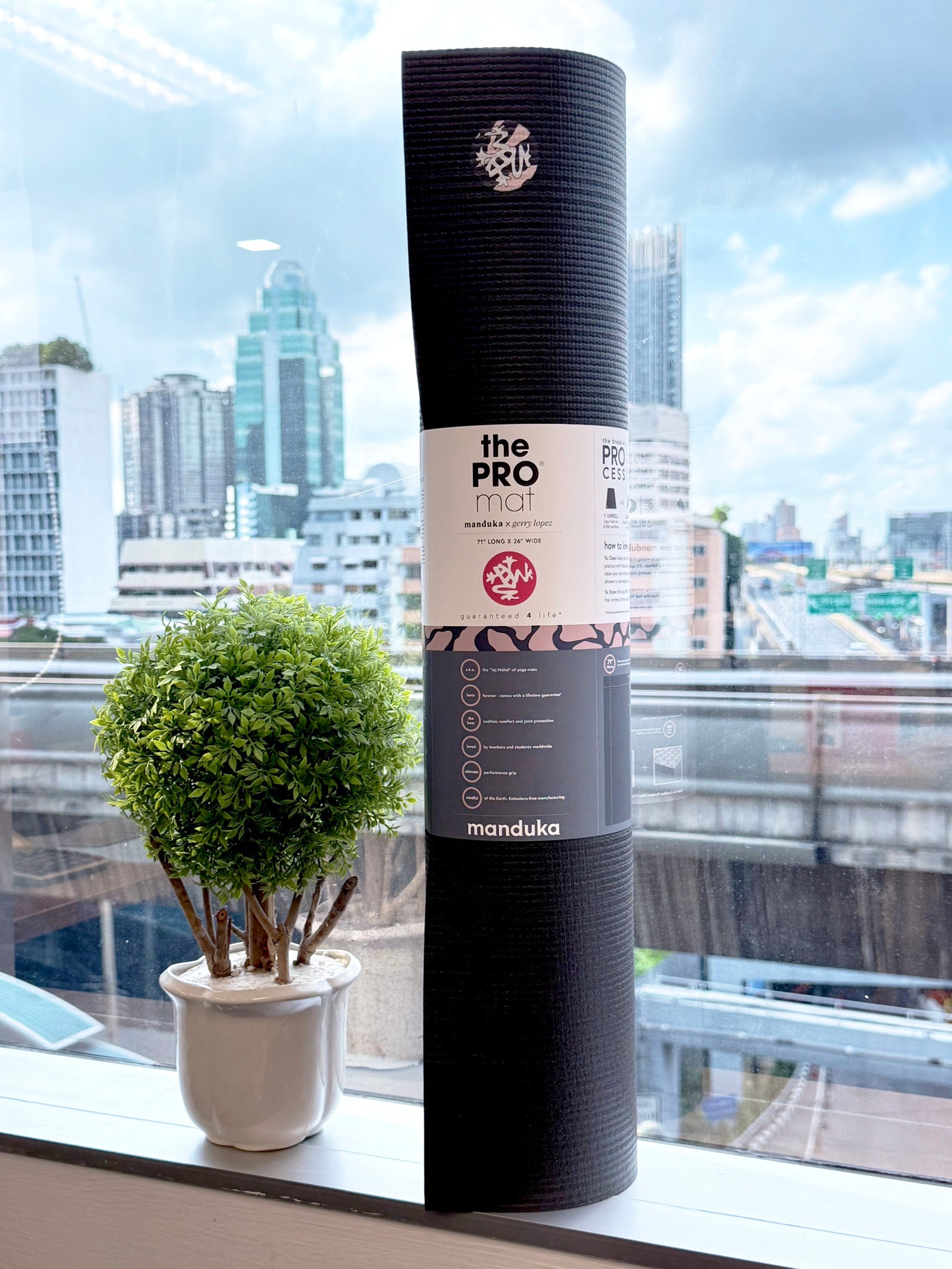 Manduka PRO™ Yoga Mat 6mm - Black GL (71