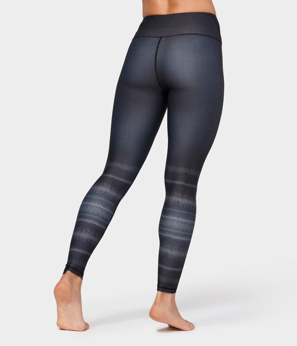 Manduka Apparel - Women's Etch Print Legging - Black Multi