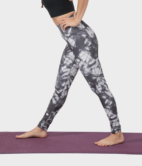 Manduka Apparel - Women's Performance Legging - High Rise Printed - Tie Dye Camo Black & White