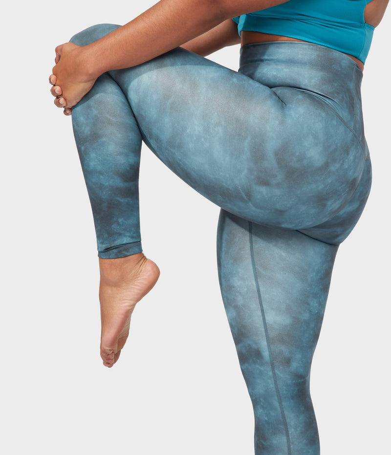 Manduka Apparel - Women's Performance Legging - High Rise Printed - Tie Dye Camo Blues
