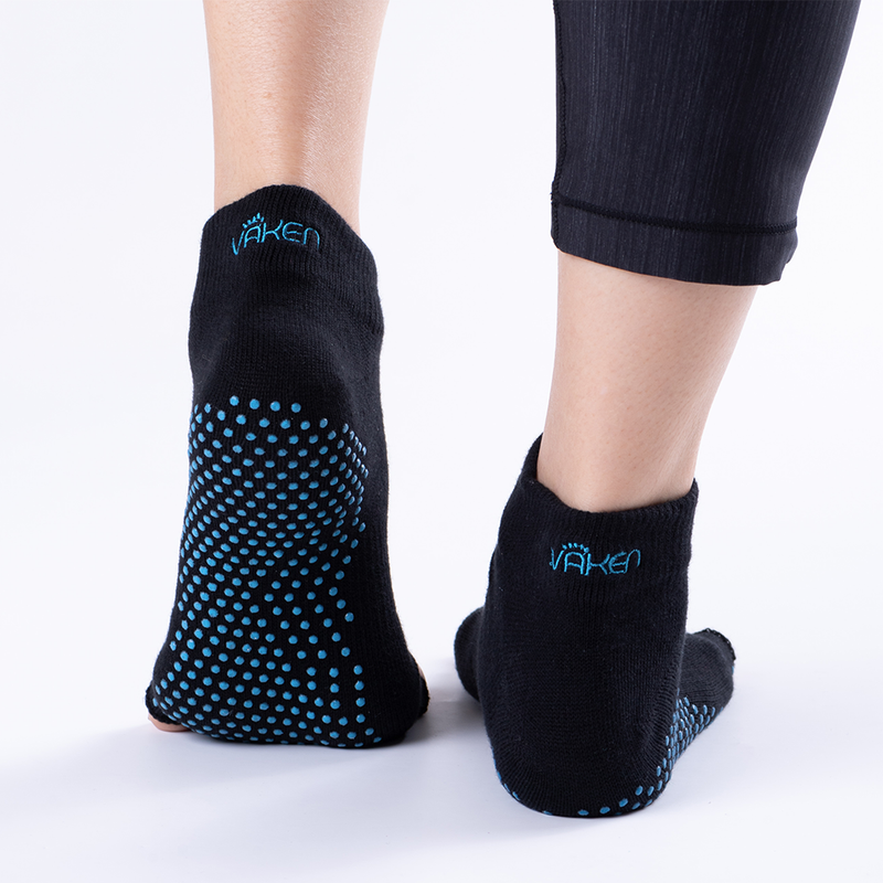 Vaken Grip Socks-2 Pairs/Pack - Black Dot Blue and Green